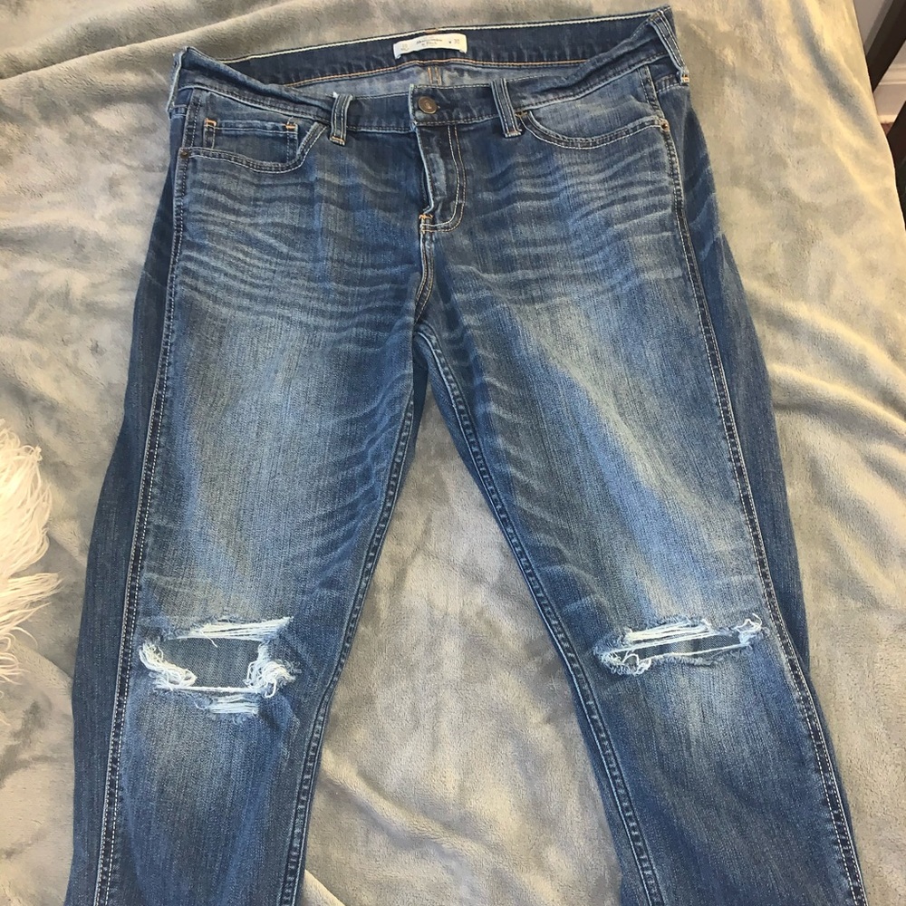 Abercrombie & Fitch Ripped Jeans